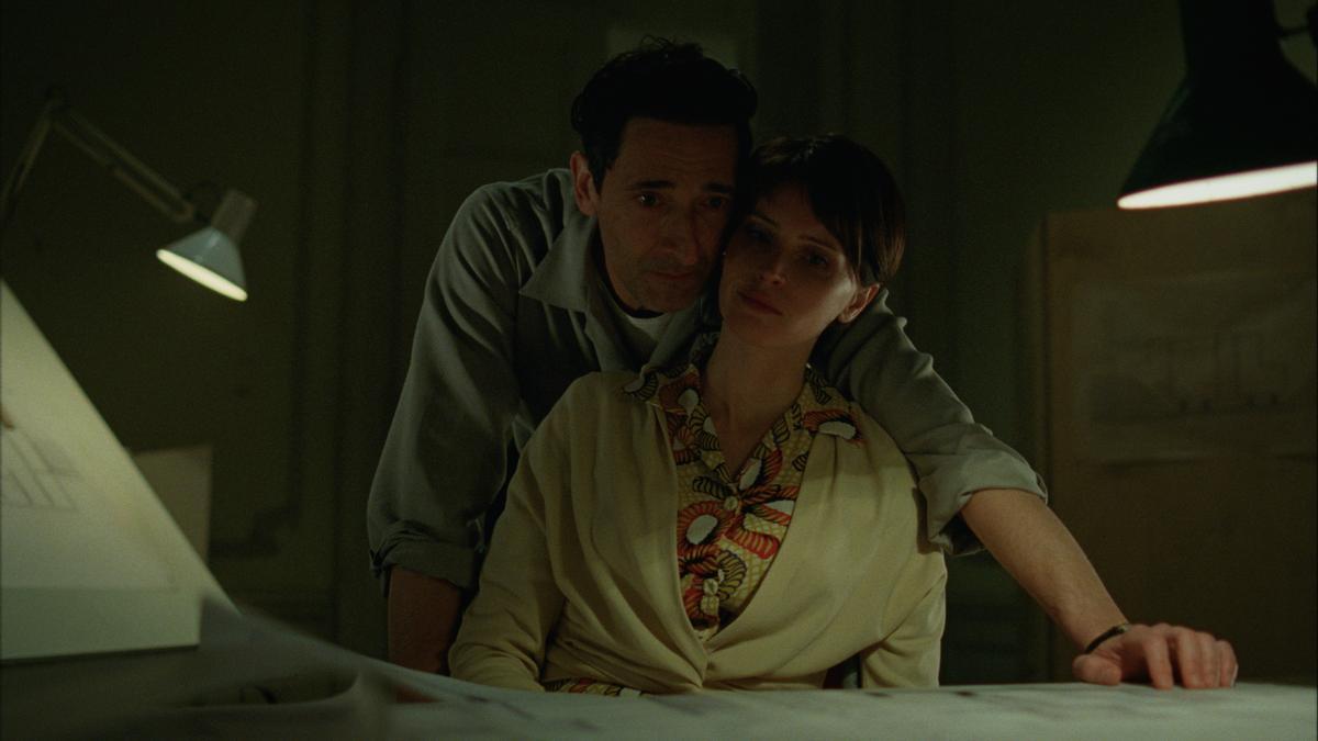 Adrien Brody y Felicity Jones en 