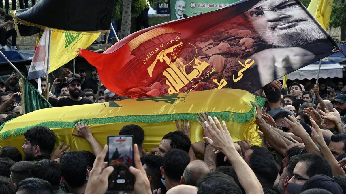 En el funeral del comandante de Hizbulá asesinado por Israel en Líbano: 