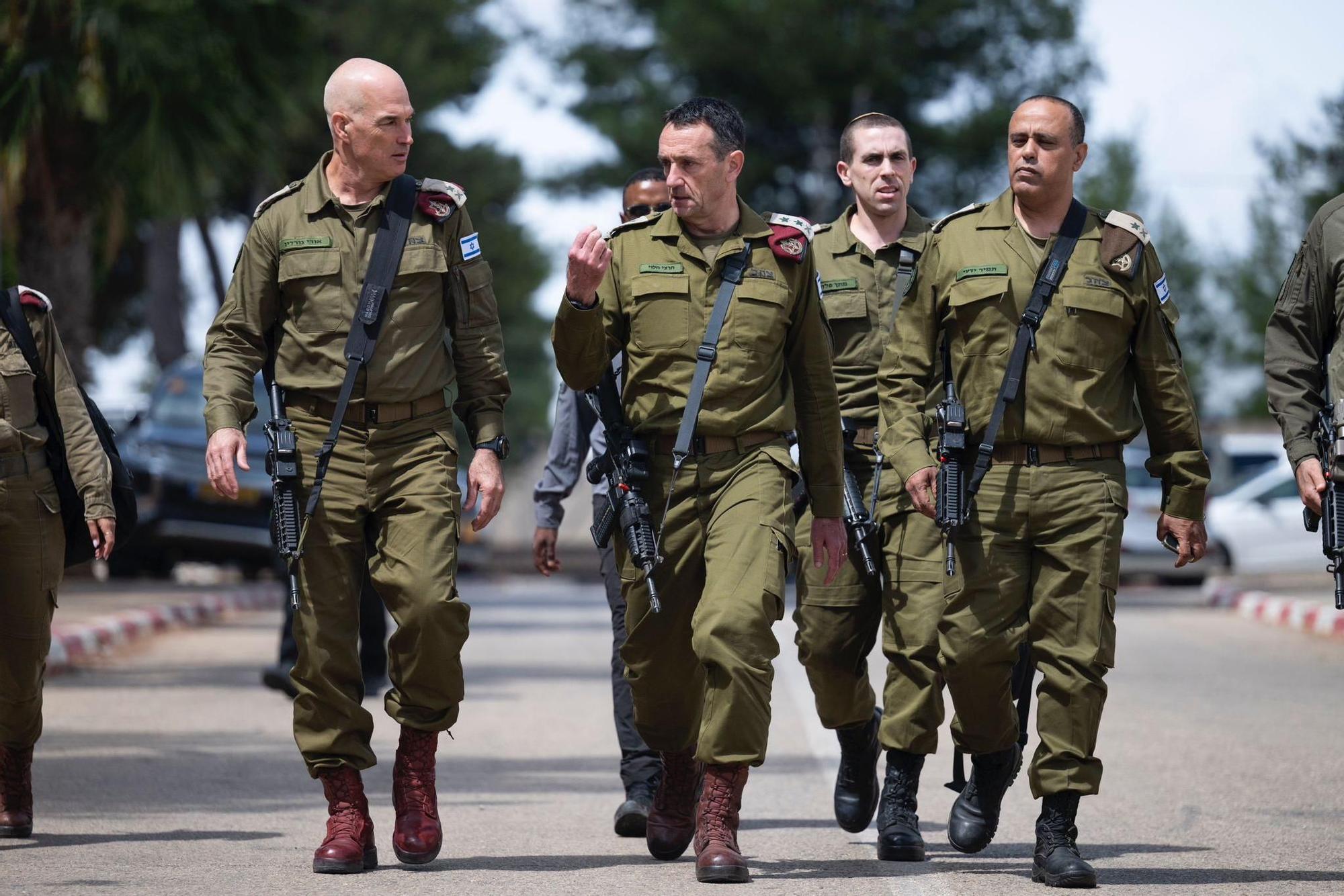 El jefe del Estado Mayor,  Herzi Halevi, durante su visita al comandante del mando norte.