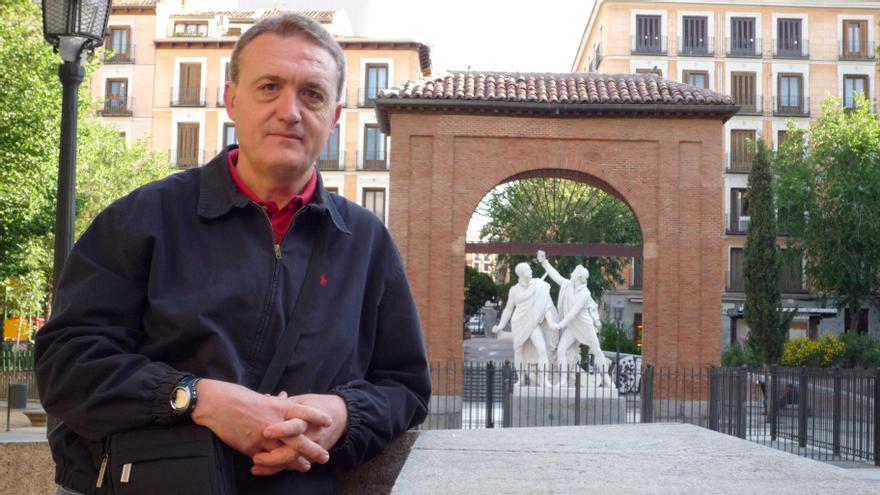 Jorge Domingo Soro en una localización clásica de Madrid, la plaza del Dos de Mayo