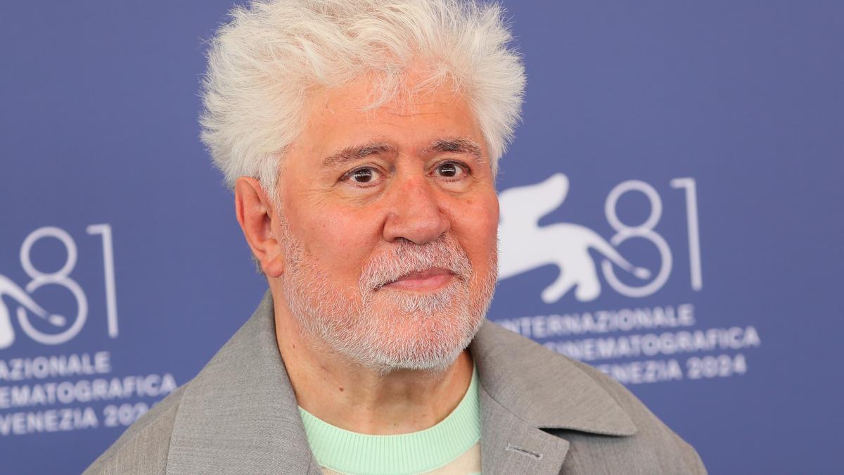 Pedro Almodóvar: “La extrema derecha quiere convertir a los menores migrantes en invasores. Es estúpido e injusto”