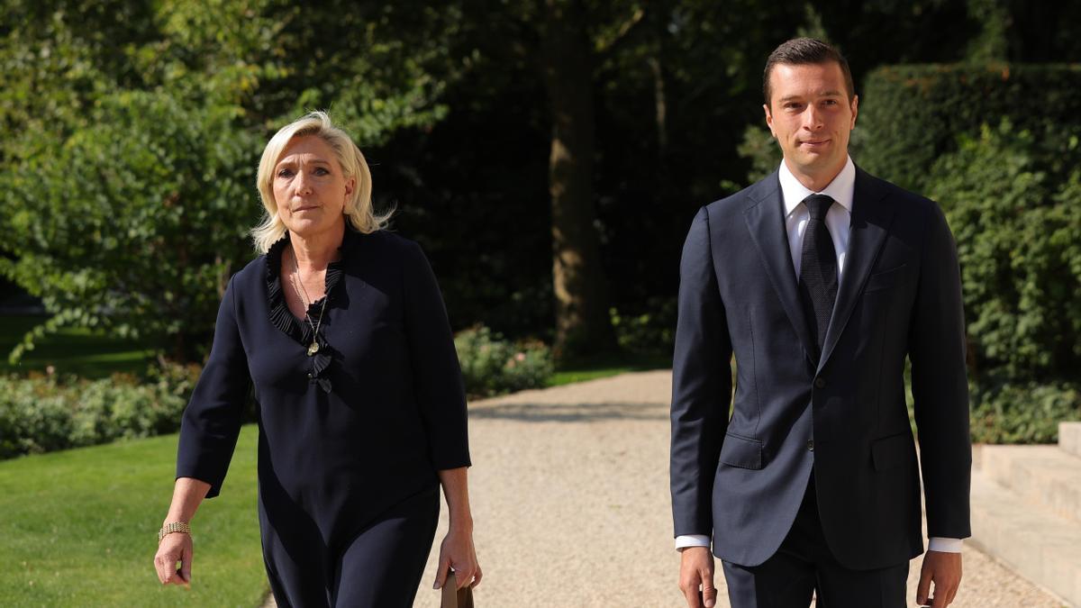 Macron pone en manos de Le Pen la supervivencia del nuevo Gobierno bajo la amenaza de un bloqueo político