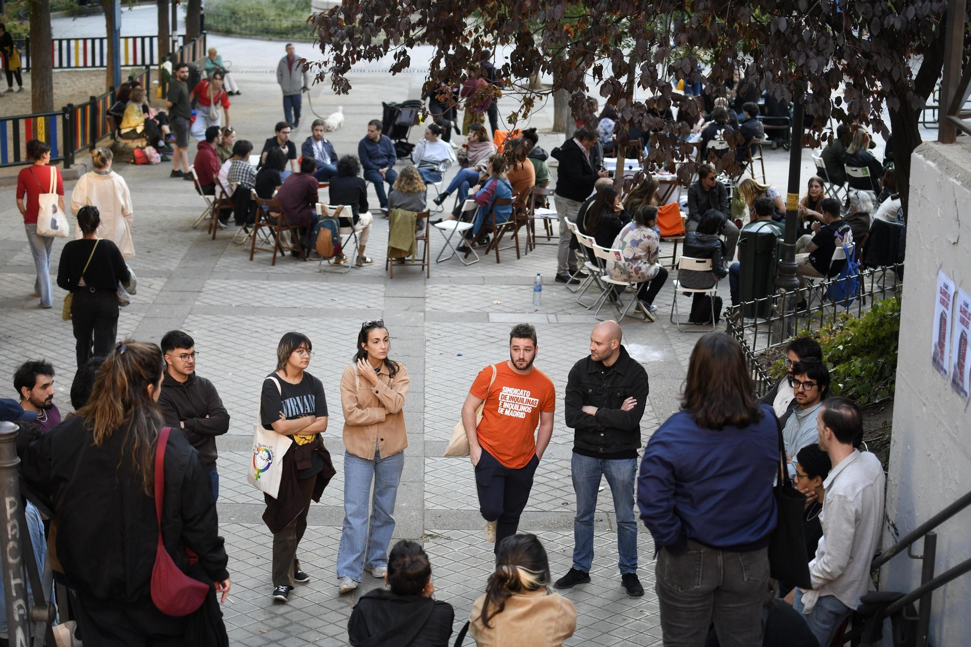 Vecinos y miembros del Sindicato de Inquilinas participan en la asamblea del sábado 28 de septiembre en Peñuelas