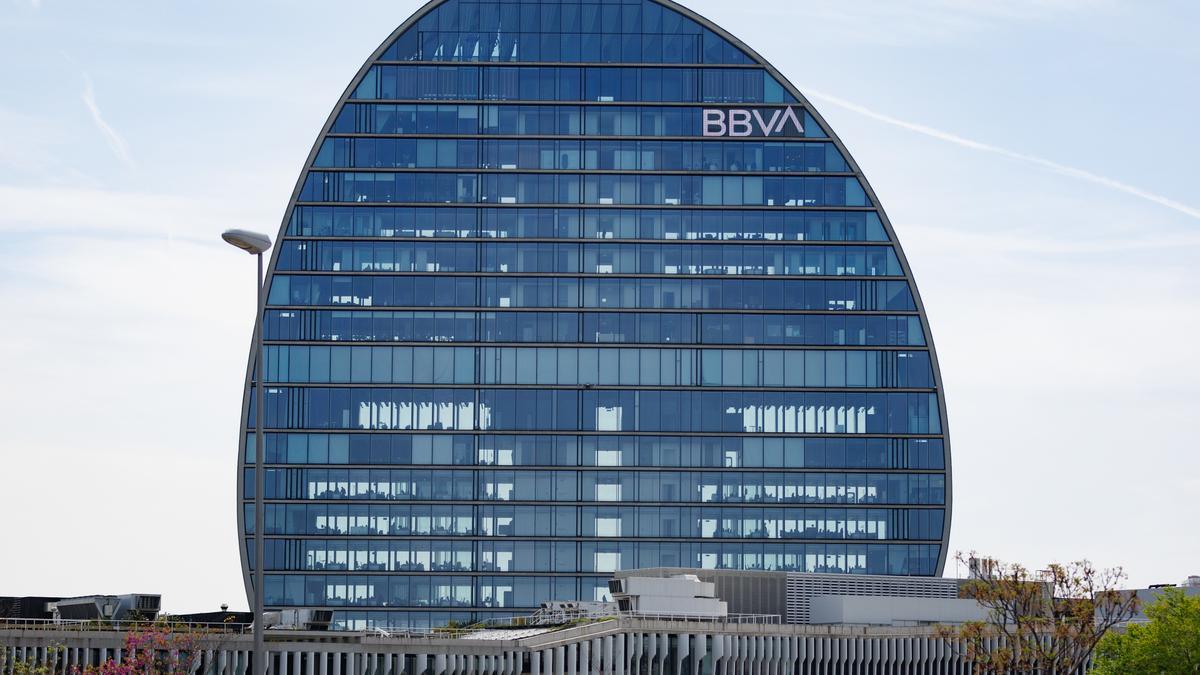 BBVA cambia su oferta por el Sabadell tras el reparto de dividendos