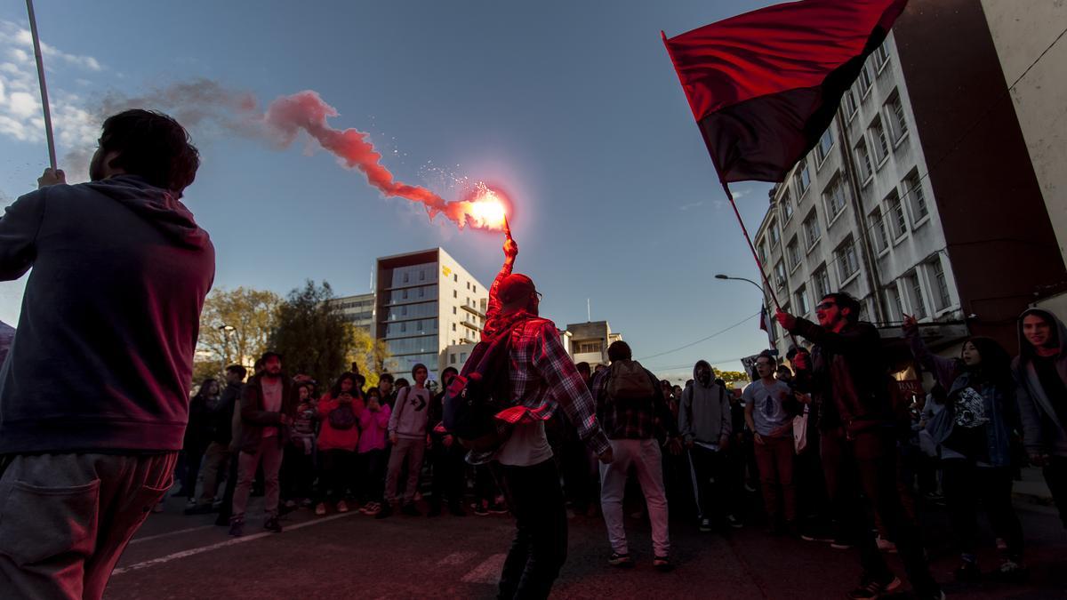 Cinco años del estallido social que soñó con cambiarlo todo en Chile: “Quieren eliminar el recuerdo de lo que pasó”