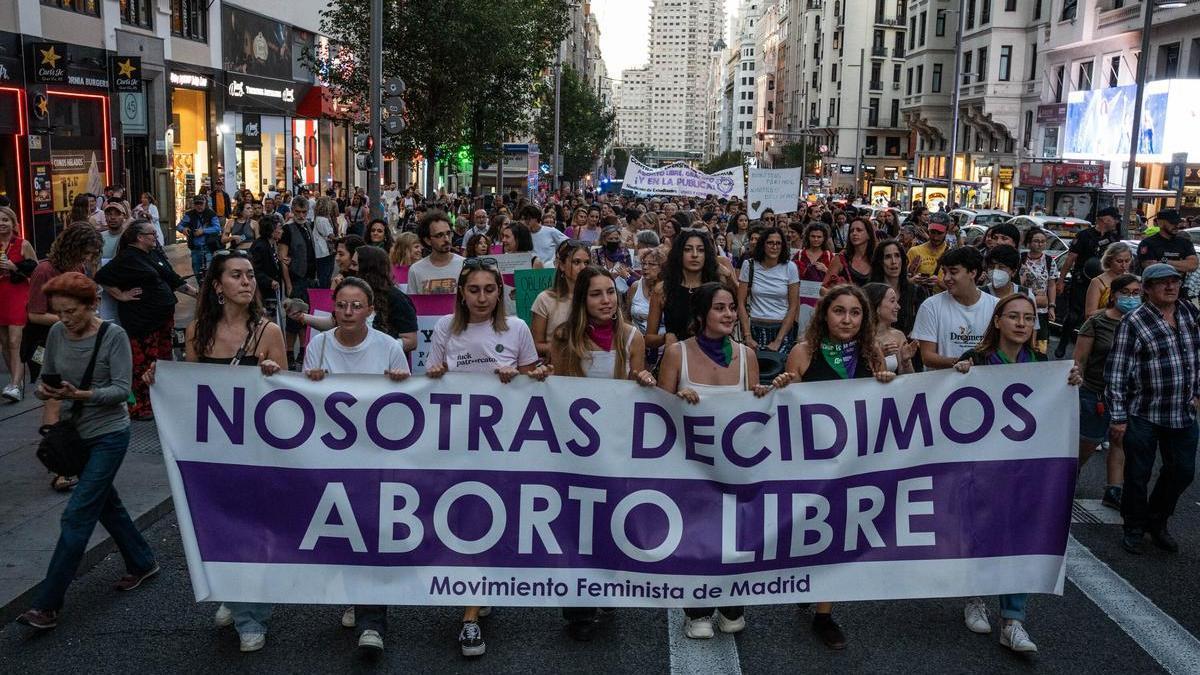 Un agujero en la regulación permite a las empresas saber el motivo de la baja en los abortos y las reglas dolorosas