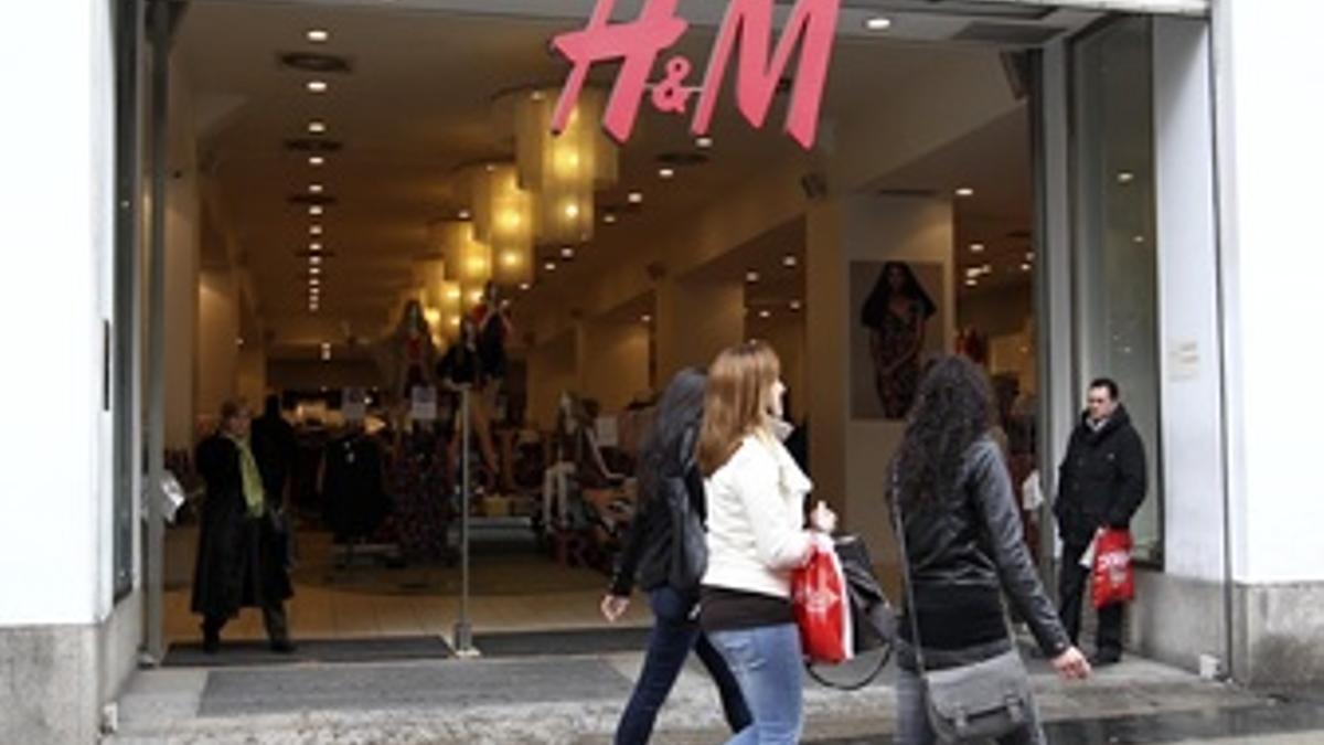 H&M saca adelante su ERE, con el respaldo de UGT y CCOO, tras reducir los afectados a 492