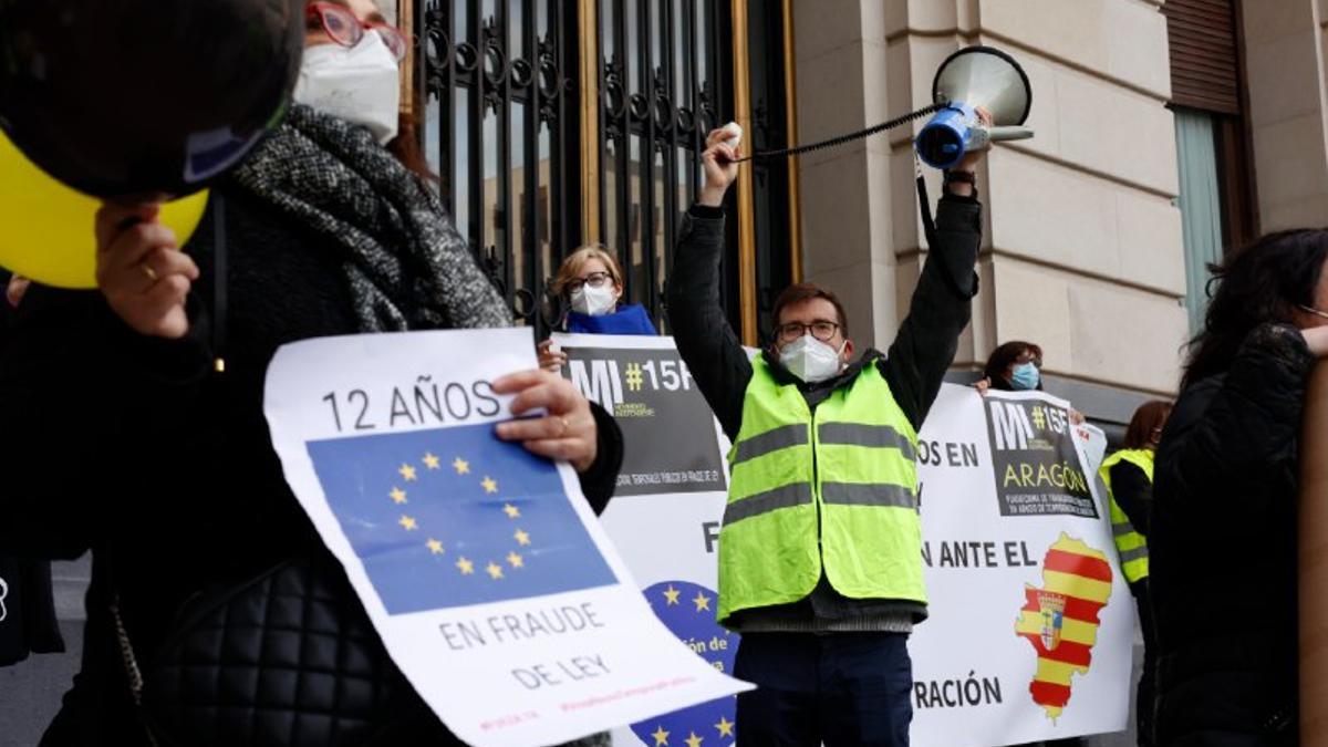 Bruselas abre otro expediente a España por el abuso de los interinos