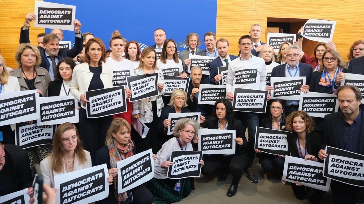 Socialdemócratas, liberales, verdes y la izquierda antes del debate con Viktor Orbán en la Eurocámara.