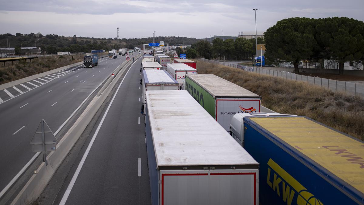 La patronal del transporte llega a un acuerdo con los sindicatos y se desconvoca la huelga de transporte y autobuses