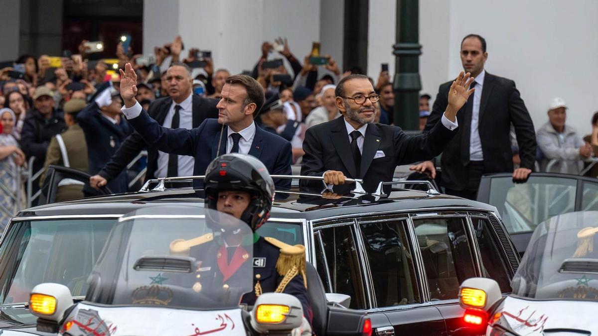 Macron escenifica su reconciliación con Mohamed VI en Rabat tras apoyar el plan marroquí para el Sáhara Occidental