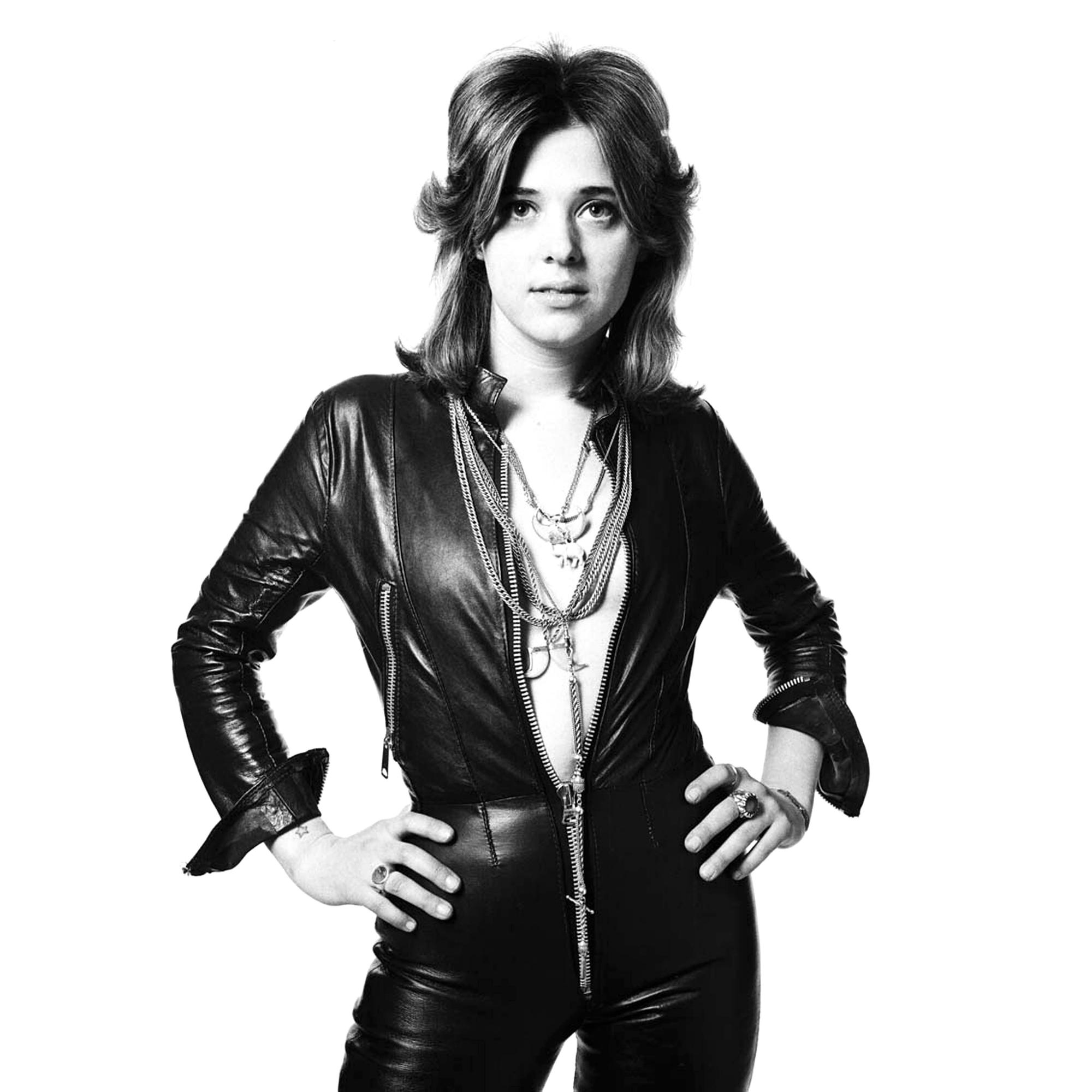 Suzy Quatro en una icónica imagen de juventud