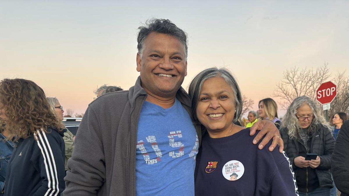 Meena Raman y Raman Gopalakrishnan, médicos, en Norristown, Pensilvania.