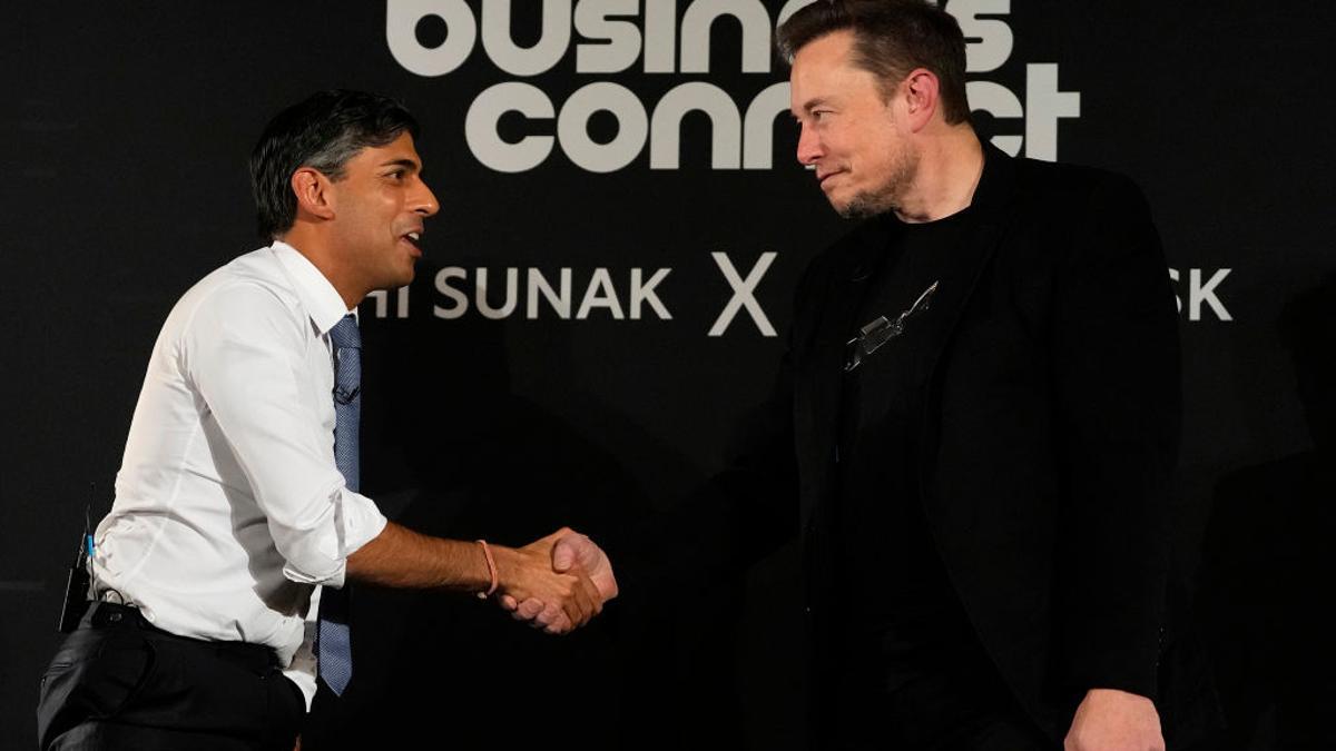 El entonces primer ministro Rishi Sunak y Elon Musk en noviembre de 2023 en la cumbre sobre inteligencia artificial en Londres.