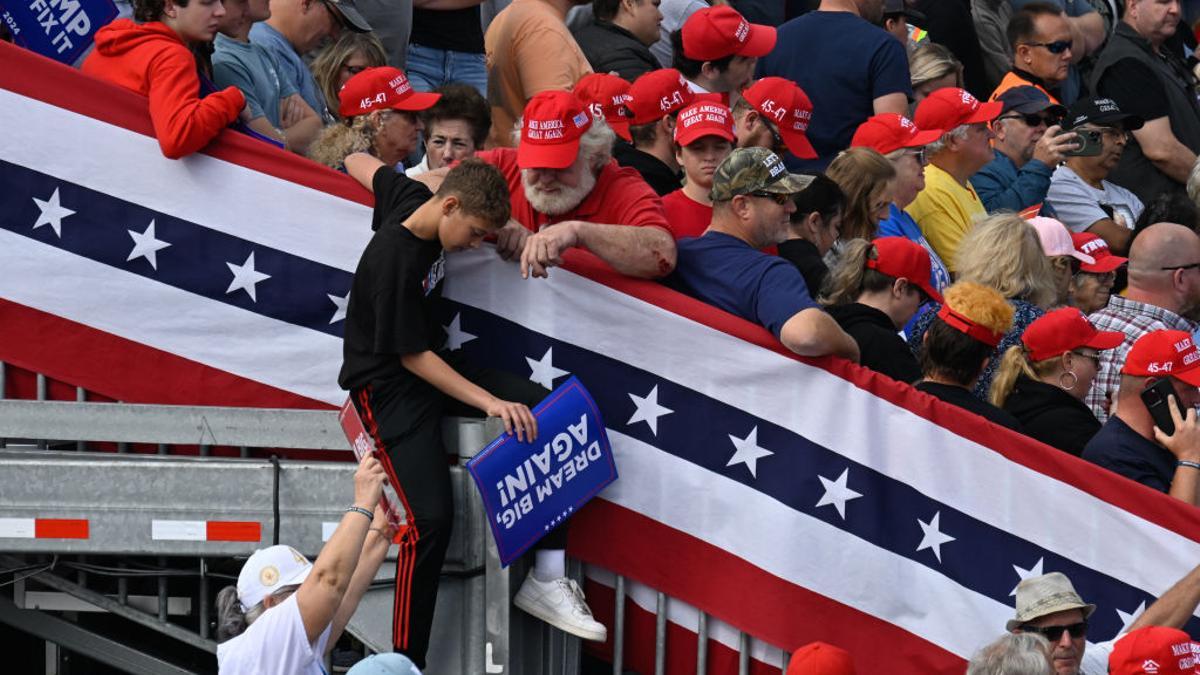 Un grupo de seguidores de Donald Trump durante un mitin del candidato en Gastonia, Carolina del Norte, el 2 de noviembre.