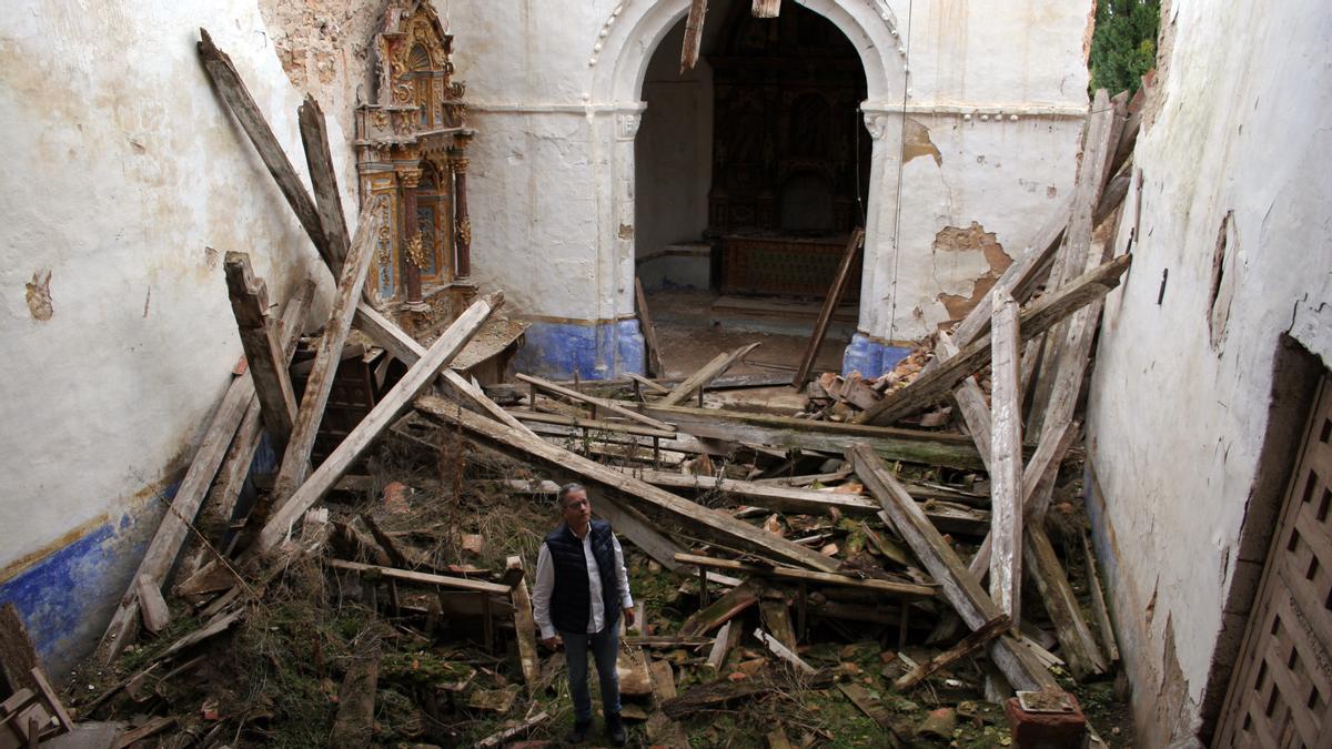 La ruina es más ruina en la iglesia de La Barbolla 365 días después de colapsar