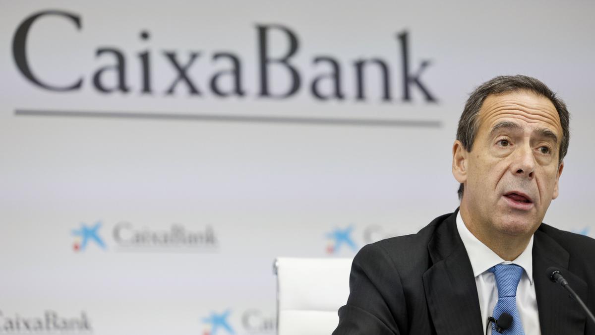 Comisiones y más créditos: el plan de Caixabank para elevar la rentabilidad por encima del 15% hasta 2027