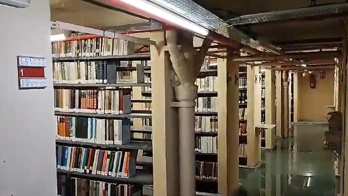 Imágenes de las inundaciones en una sala de la Biblioteca Nacional de España.