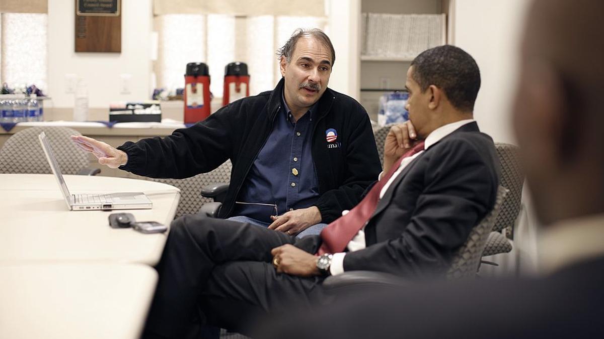 David Axelrod hablando Barack Obama en la campaña de las primarias demócratas, en abril de 2008, en Erie, Pensilvania.