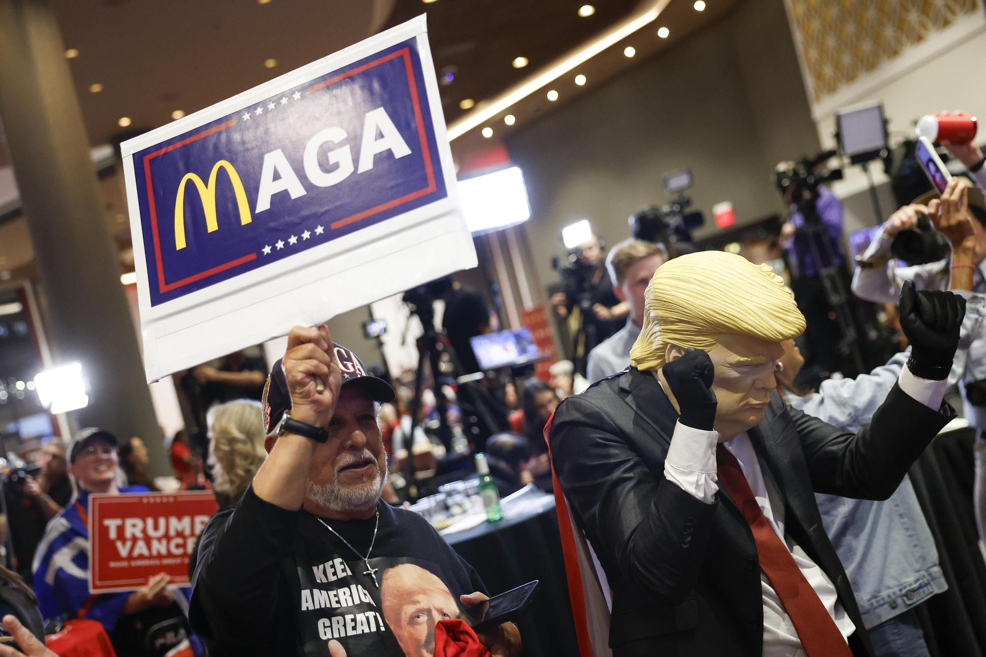 Votantes de Trump en una fiesta del Partido Republicano en un hotel de Las Vegas el 5 de noviembre.