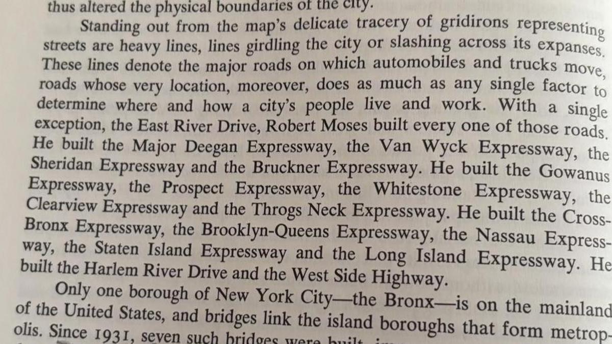 El párrafo de 'The Power Broker' de Robert Caro con la lista de las autopistas que construyó Robert Moses.