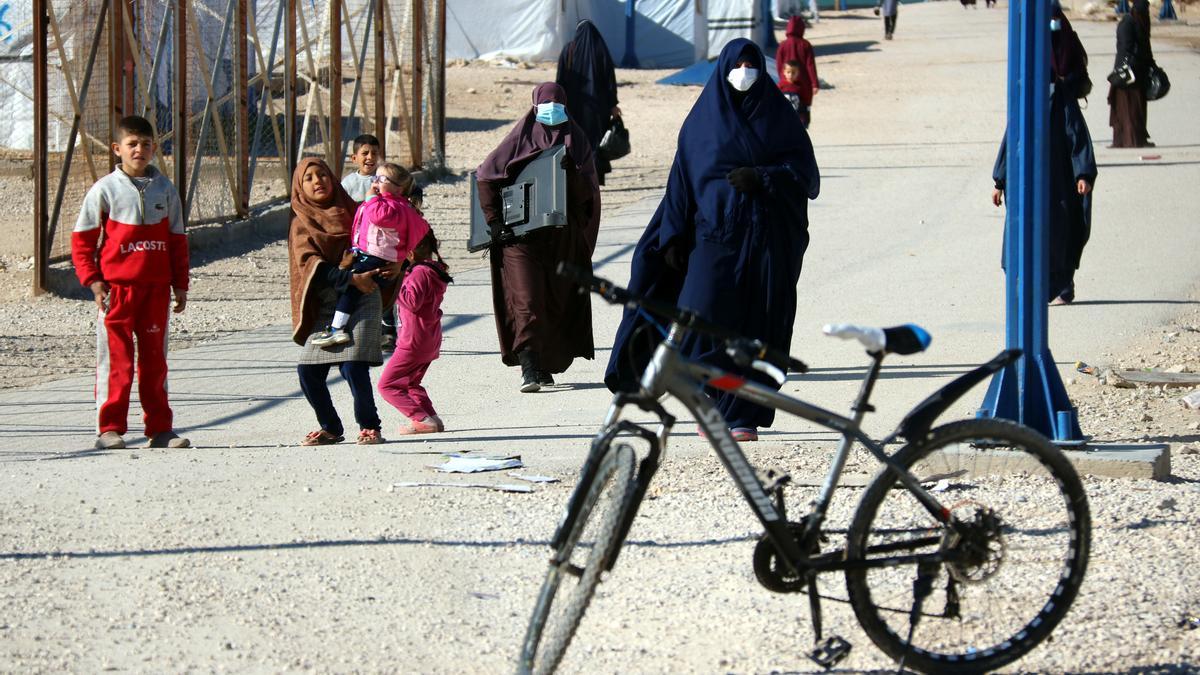 En el campo de presas de Al Roj hay 2.647 mujeres y 1.694 niños