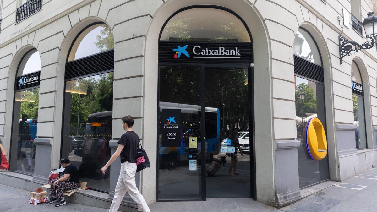 Caixabank recupera el servicio de su banca online y su aplicación tras varias horas con problemas para operar