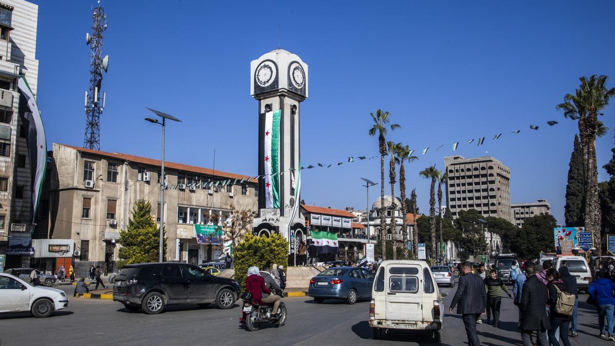 Plaza del Nuevo Reloj, en el centro de Homs, enfrente de la sede de la gobernación de esta región de importancia estratégica y simbólica.