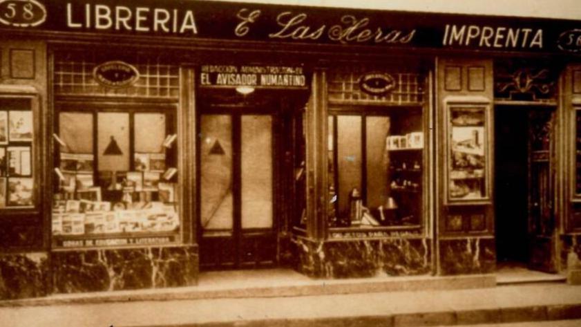 Una de las primeras fachadas de la librería Las Heras, en Soria