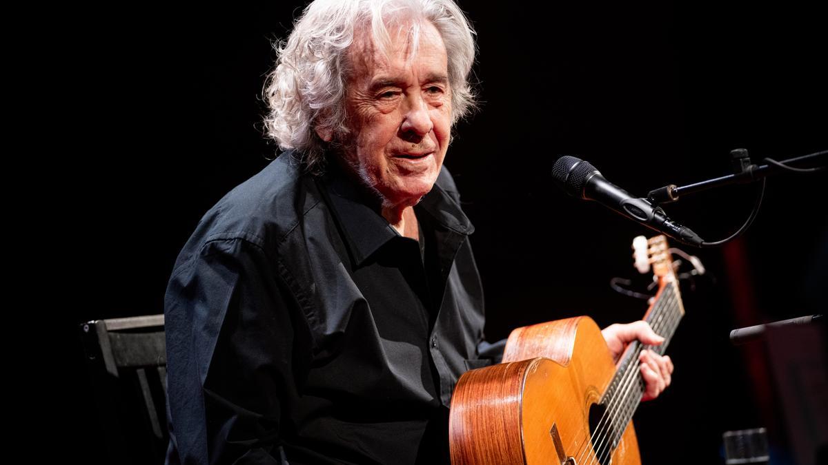 El cantautor Paco Ibáñez, durante el Banco Mediolanum 26º Festival Mil·lenni, en el Palau de la Música Catalana, a 16 de enero de 2025, en Barcelona