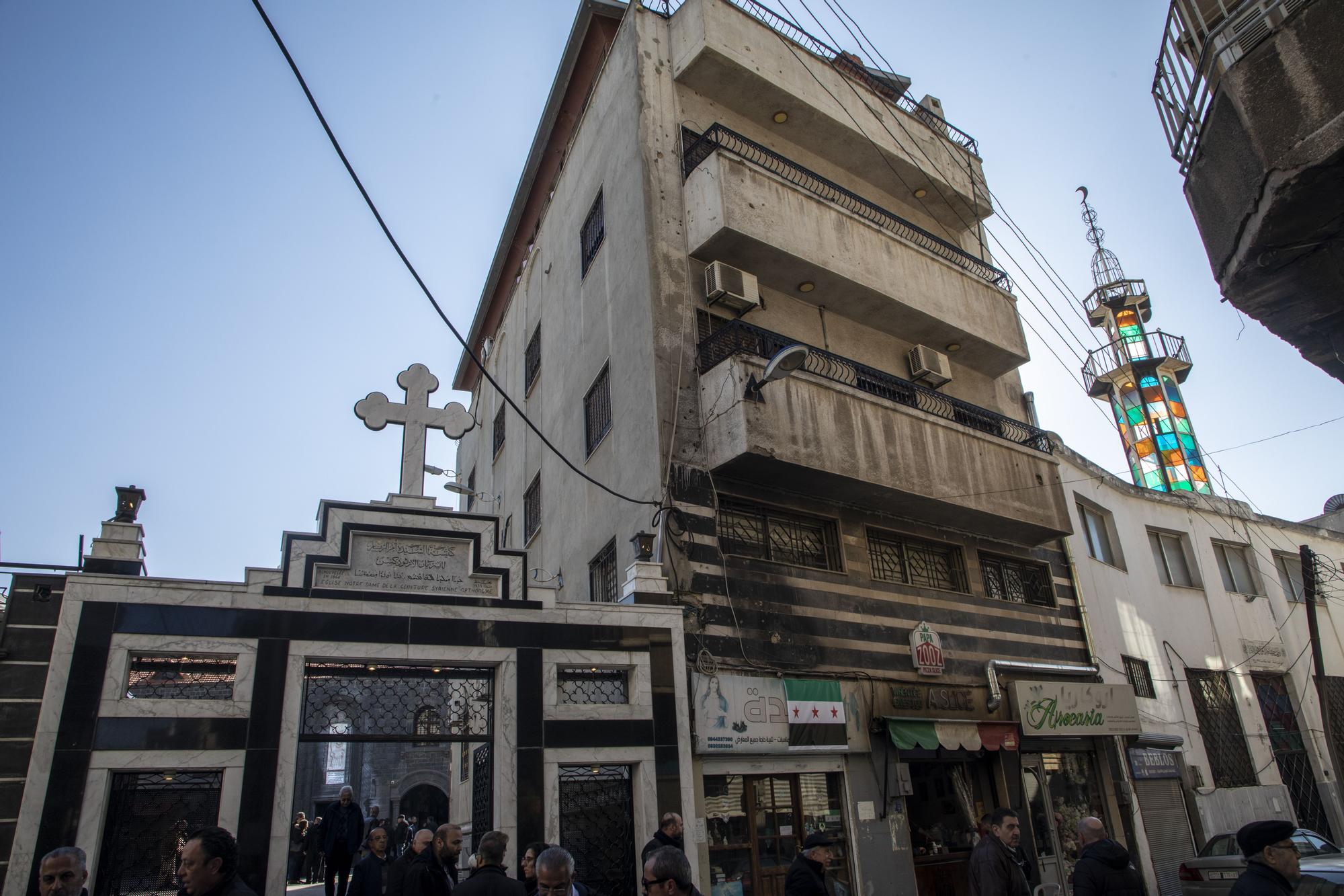 Una iglesia en el barrio de Hamidiye, junto a una mezquita, en la ciudad de Homs.