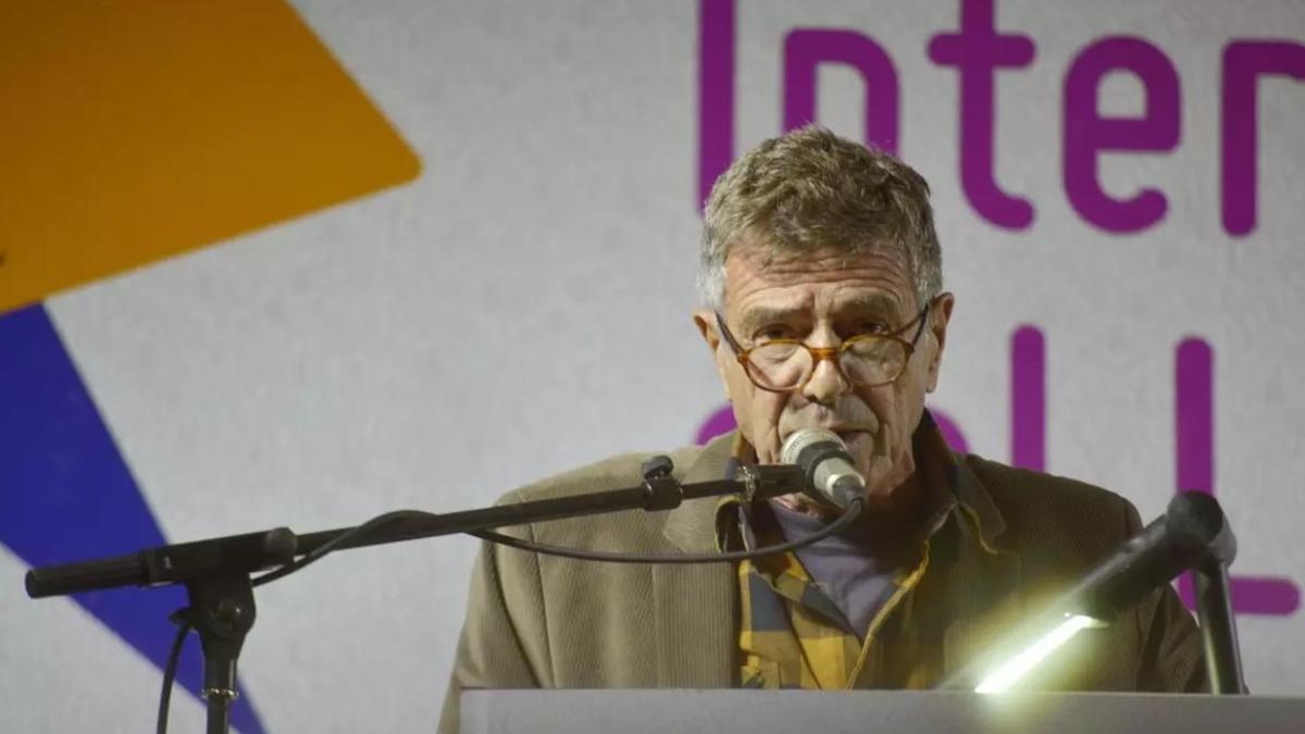 El argentino Guillermo Saccomanno gana el Premio Alfaguara de Novela 2025 por 'Arderá el viento'