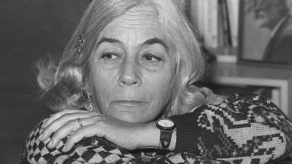 Cuando Carmen Martín Gaite era ‘Carmiña’: el lado más personal de la escritora en un nuevo libro inédito de cartas y recuerdos