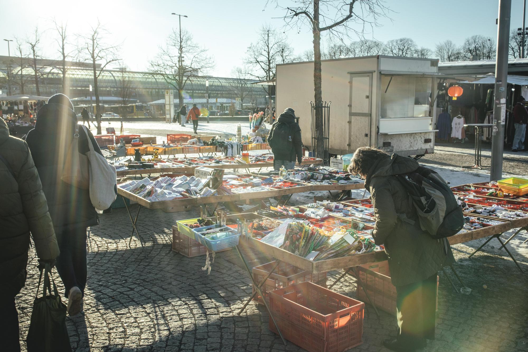 Un mercadillo en el centro de Spandau, al oeste de Berlín.