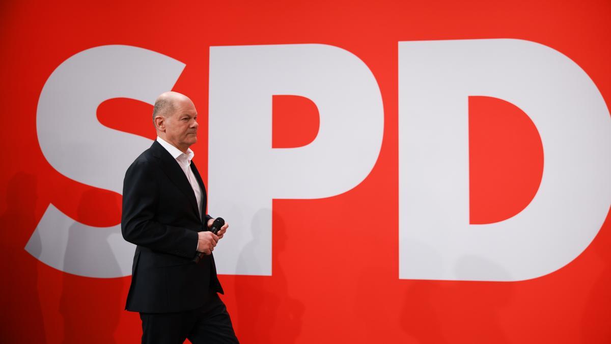 El canciller alemán Olaf Scholz llega al acto electoral del Partido Socialdemócrata (SPD) en Berlín, Alemania, 23 de febrero de 2025.