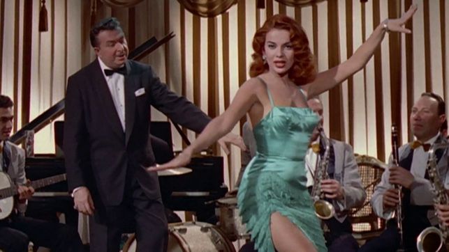 Xavier Cugat y Abe Lane en una escena de la película Donatella, de 1956