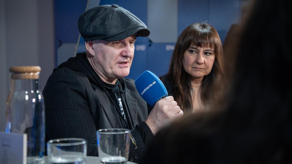 Juan Aguirre y Eva Amaral, integrantes de la banda Amaral, durante la entrevista