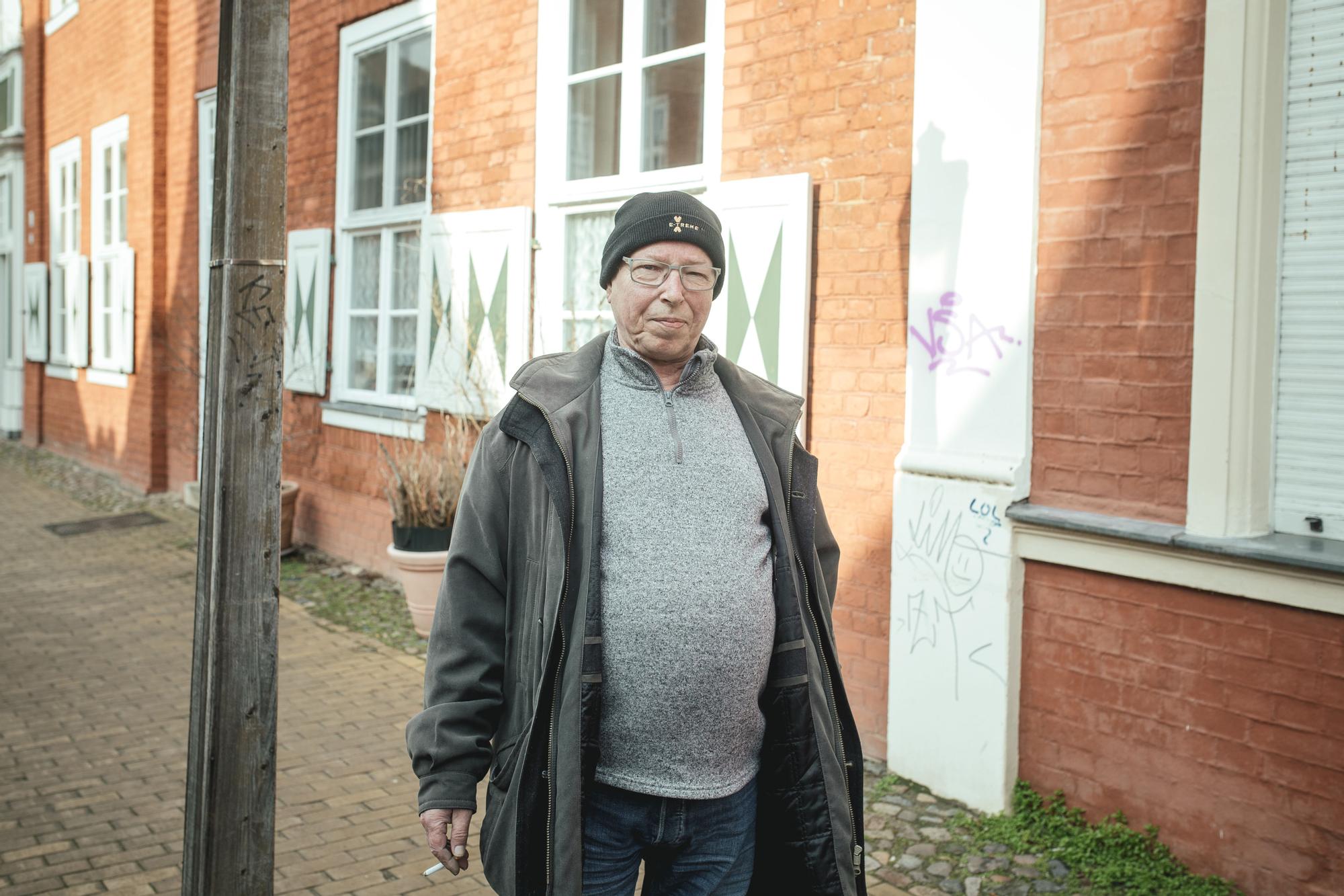 Gunter, que antes trabajaba limpiando edificios y también está retirado, se pasó hace tiempo de la CDU a AfD en el barrio holandés de Potsdam.