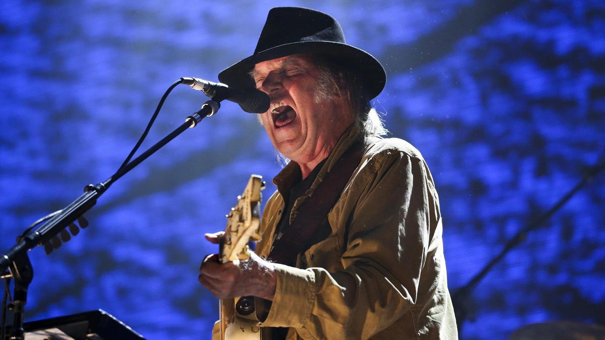 Neil Young anuncia un concierto gratuito en Ucrania para seguir 