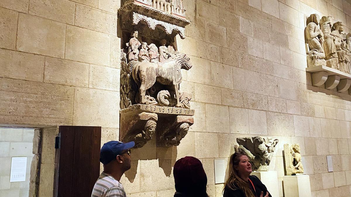 Una guía turística habla del León de San Leonardo (Zamora), una de las piezas de Castilla y León hoy en Nueva York