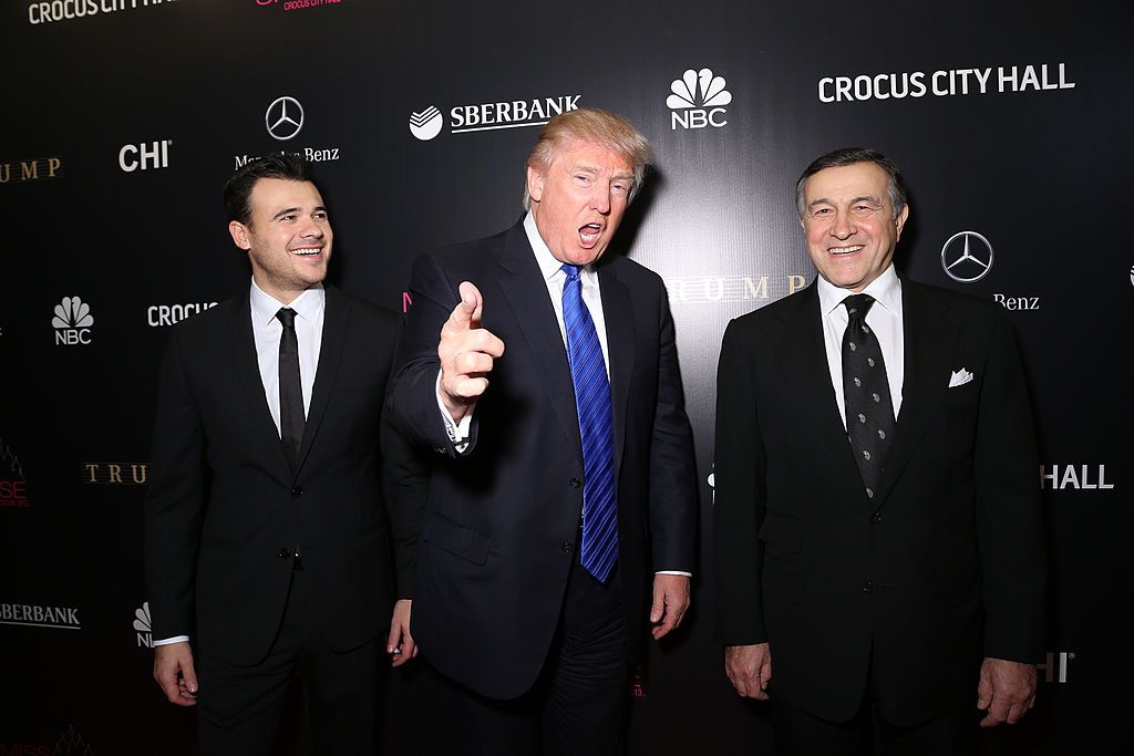 Emin Agalarov, Donald Trump y Aras Agalarov en el concurso de Miss Universo el 9 de noviembre de 2013, en Moscú.