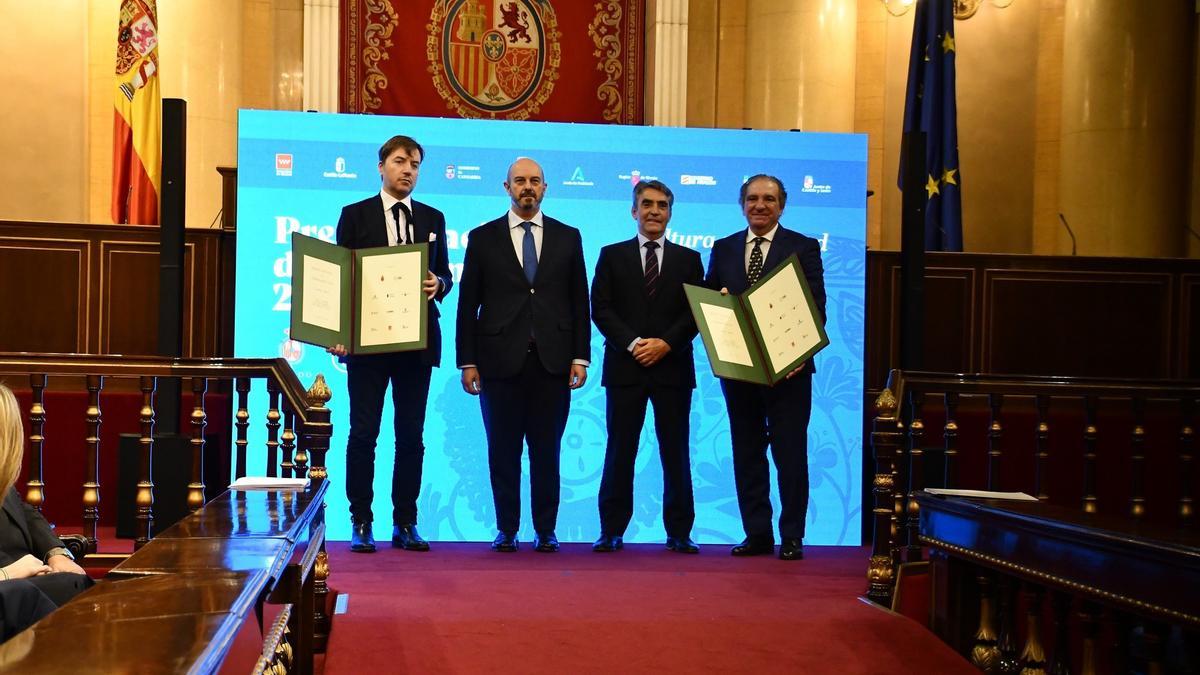 El Senado entrega al cineasta Albert Serra el Premio Nacional de Tauromaquia en un acto con críticas hacia al ministro Urtasun