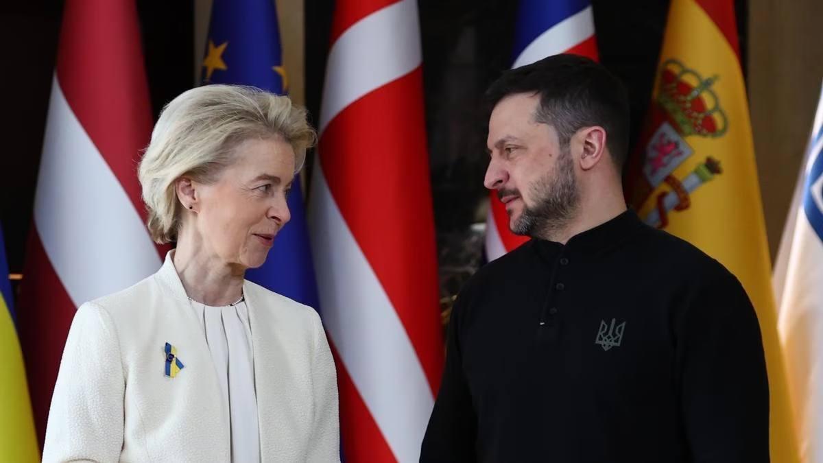 La presidenta de la Comisión Europea, Ursula von der Leyen, y el presidente de Ucrania, el lunes, en Kiev