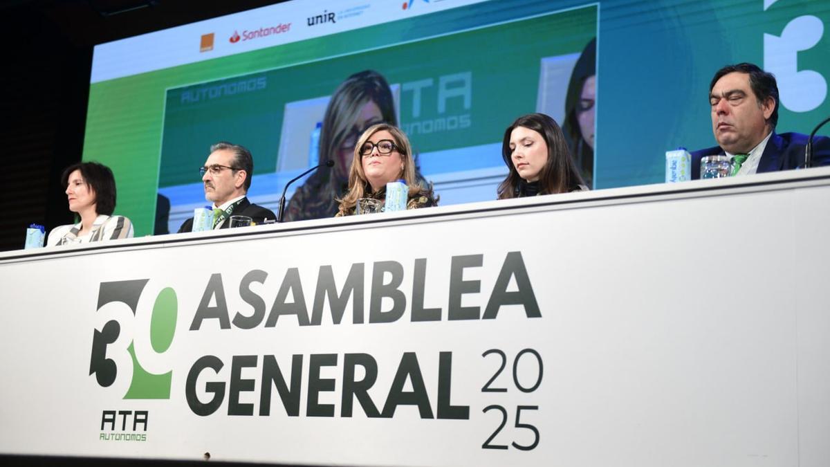 Miembros de la Junta Electoral de los comicios de ATA, entre los que se encuentra Rafael Amor, presidente de ATA Andalucía y hermano de Lorenzo Amor (primero a la derecha).