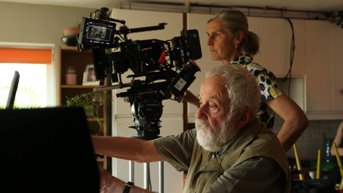 Mike Leigh durante el rodaje de 'Mi única familia'