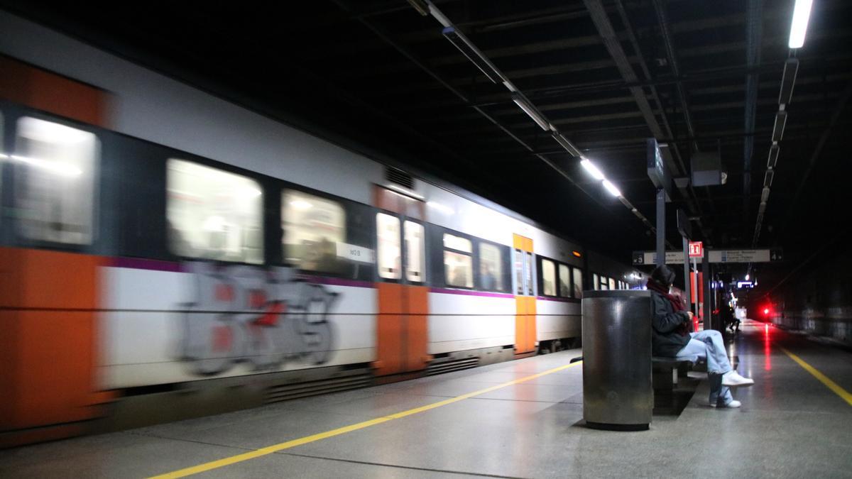 Renfe y Adif llegan a un acuerdo con los sindicatos y evitan la huelga que iba a arrancar esta medianoche