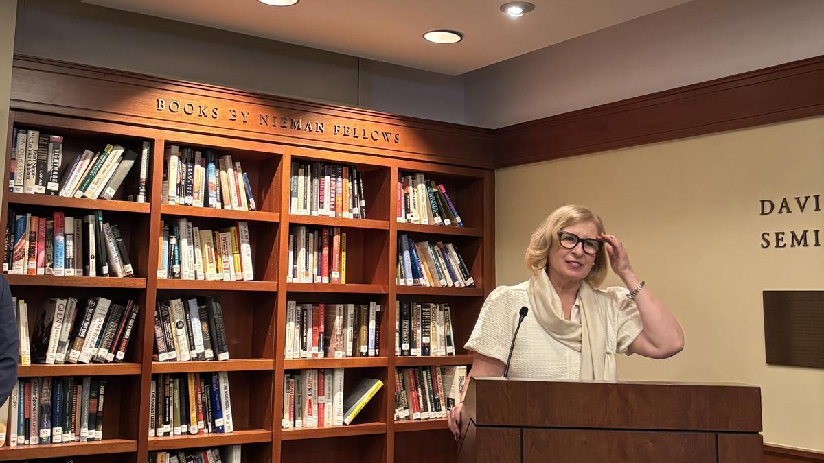 La directora de la Fundación Nieman, Ann Marie Lipinski, durante su discurso este mayo en Cambridge, EEUU.