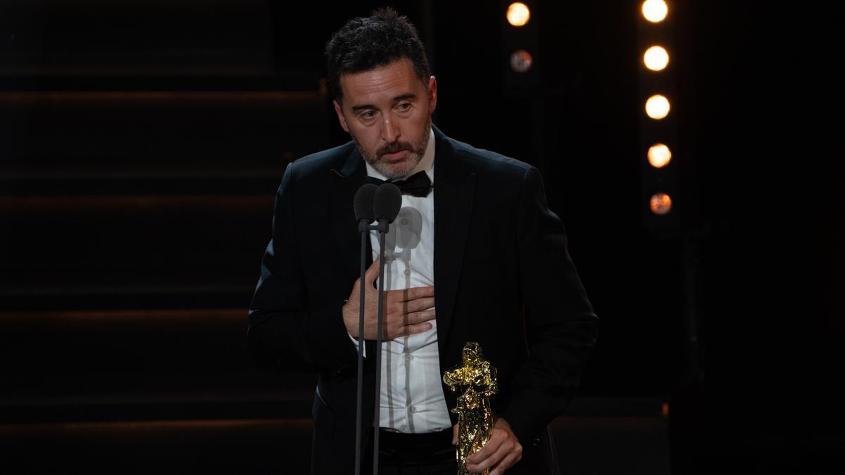 Juan Vinuesa recoge el premio Talía 2025 al mejor actor protagonista de teatro de texto