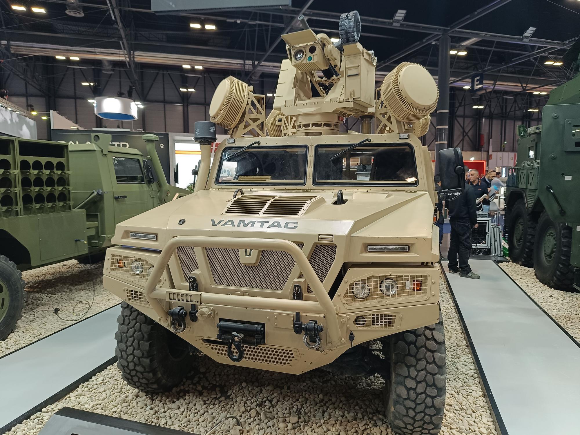 Vehículo militar presentado por la empresa Urovesa en la Feria Internacional de Defensa y Seguridad de España (FEINDEF), que se celebra en IFEMA Madrid.