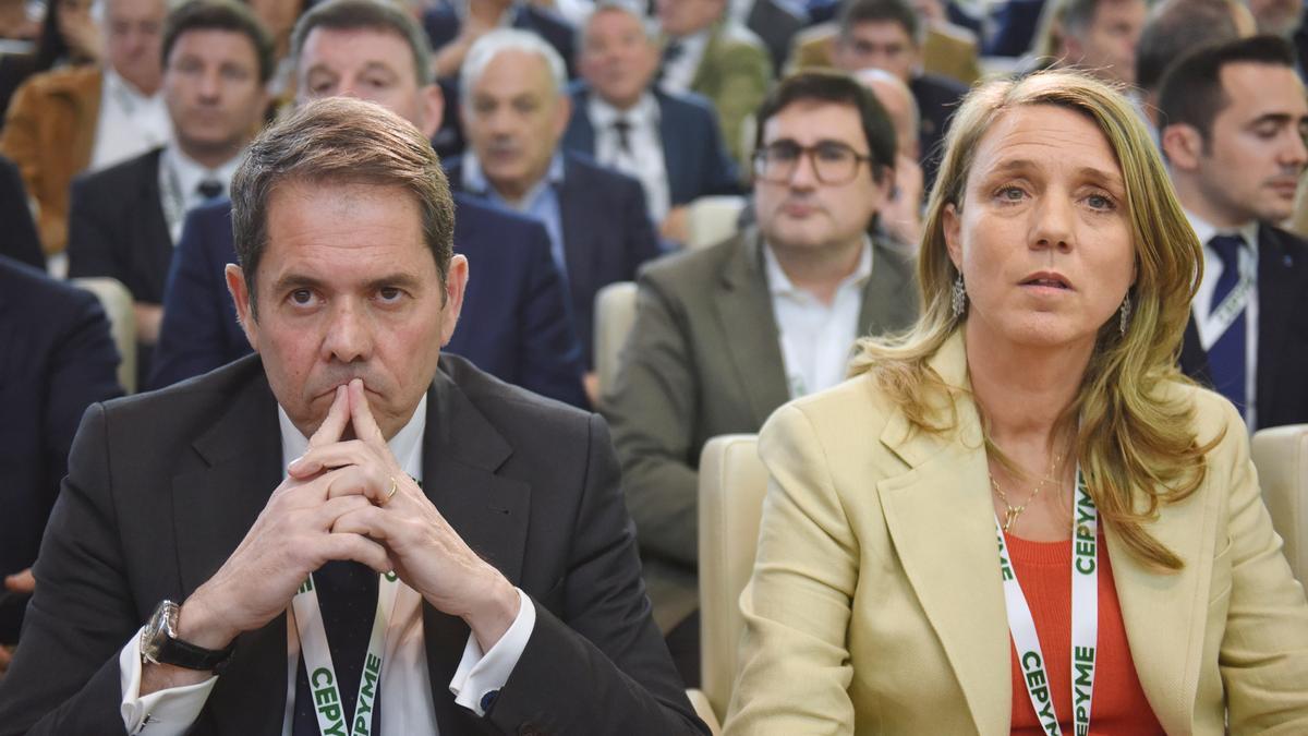 Los dos candidatos a presidente de CEPYME, Gerardo Cuerva y Ángela de Miguel, durante el escrutinio.